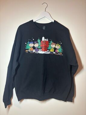 Vintage Gildan Black Peanuts Holiday Crewneck Sweatshirt w/ Colorful Graphic